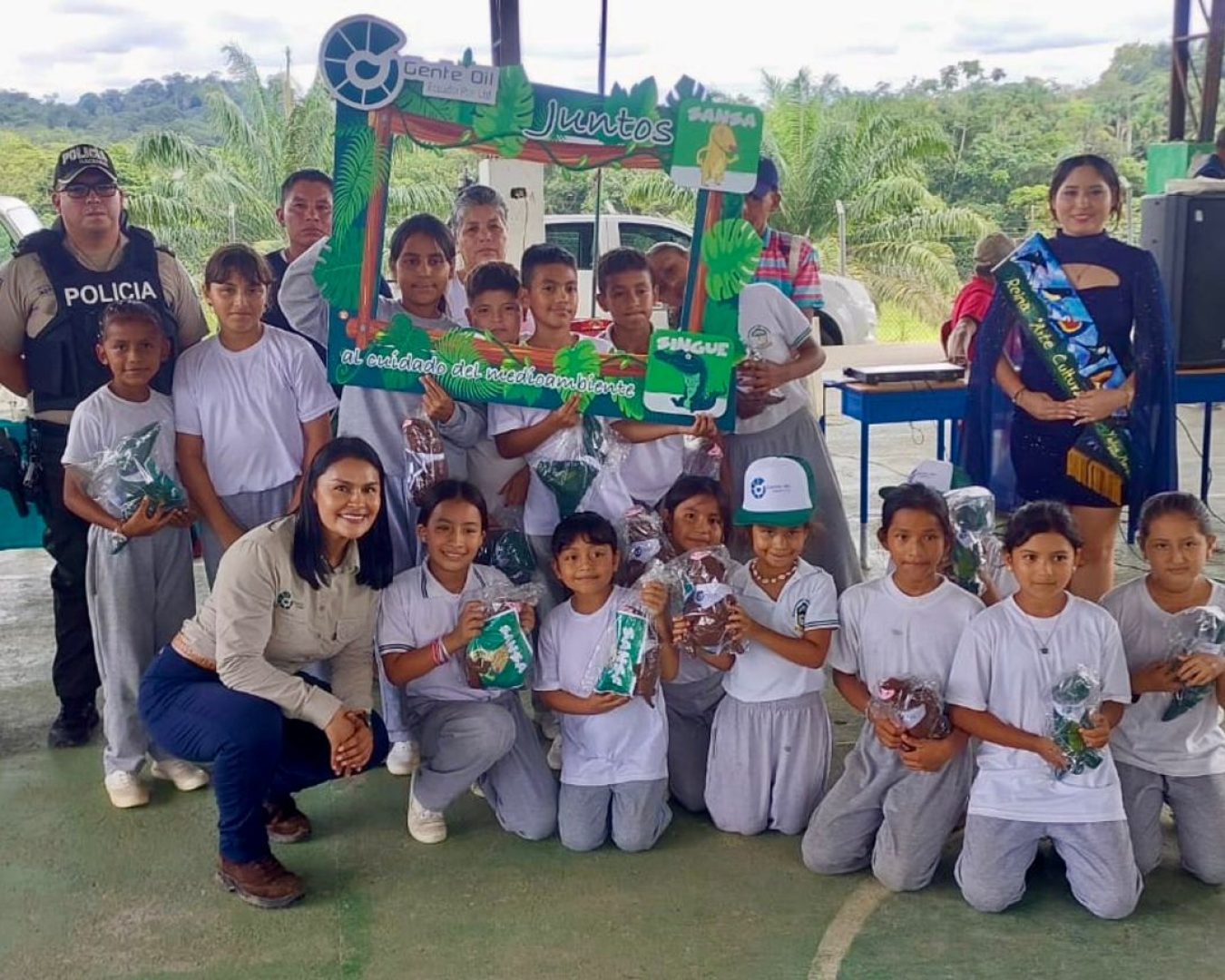 Participantes concurso de pintura.